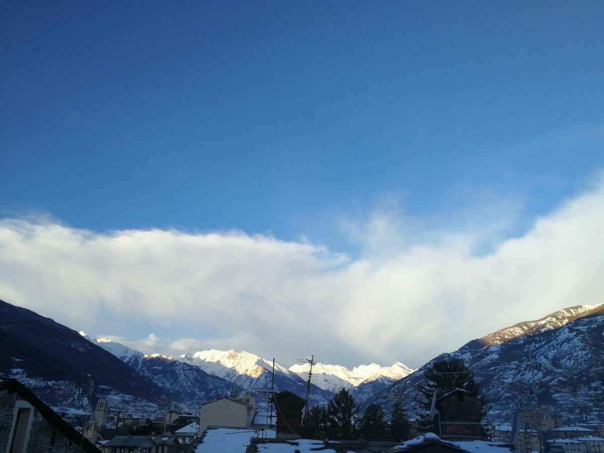 appartamento nel centro storico di Aosta con vista sui ghiacciai Esterno foto