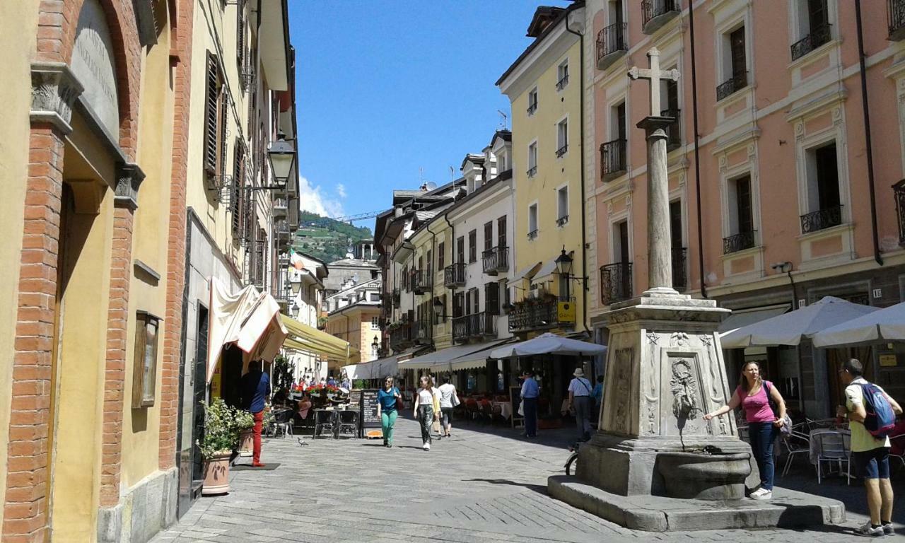 appartamento nel centro storico di Aosta con vista sui ghiacciai Esterno foto